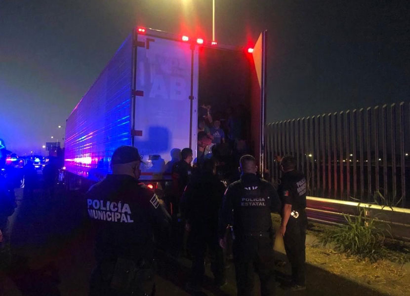 La Policía Estatal resguardó a migrantes que iban en un trailer