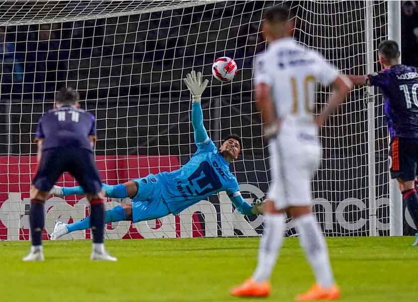 Pumas se vio fortalecido con el regreso de su goleador Juan Dinenno. / Foto: AP