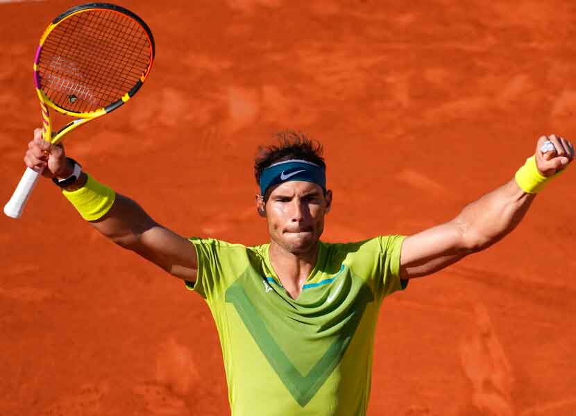 El español Rafael Nadal festeja tras vencer al canadiense Felix Auger-Aliassime en duelo de la cuarta ronda del Abierto de Francia, en el estadio Roland Garros. / Foto: AP