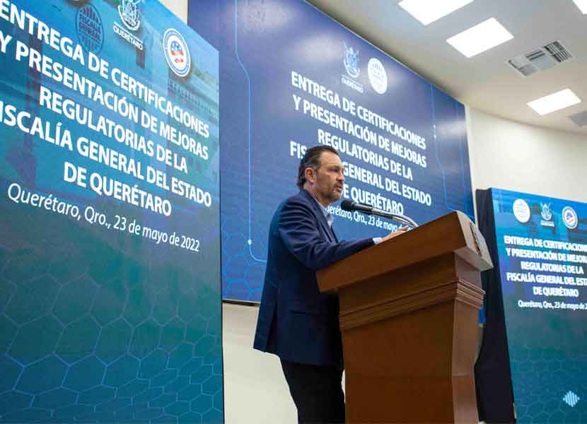 El gobernador de Querétaro, Mauricio Kuri González, durante la entrega de reconocimientos del proyecto de Certificación para la Justicia en México. / Foto: Especial