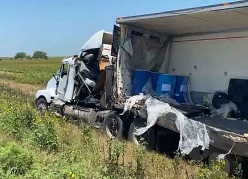 El pasado 18 de mayo se presentó el accidente de un trailer sobre la carretera Ciudad Victoria–Tamaulipas, el cual transportaba 4 toneladas de animales muertos. / Foto: Especial