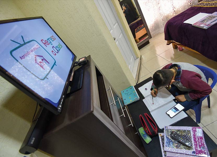 Continúa la difusión de los programas curriculares de Aprende en Casa. / Foto: Cuartoscuro