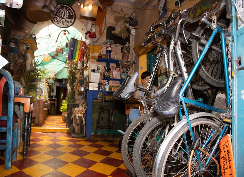 Estas son 5 cafeterías donde todo ciclista podrá llevar su bicicleta sin problema. Fotos: Víctor Xochipa.