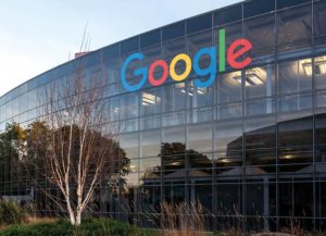 Google despide a ingeniero tras revelar que IA de la empresa 'cobró vida'