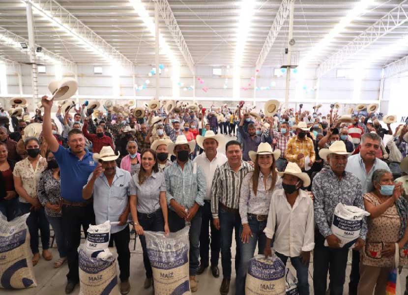 Otorgan apoyo a campesinos de Peñamiller. Foto: Especial