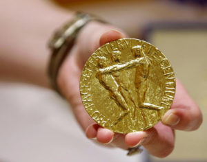 Periodista ruso vende su medalla de Nobel en 103.5 mdd para ayudar a Ucrania