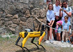Ruinas de la Pompeya son resguardadas por un perro robot