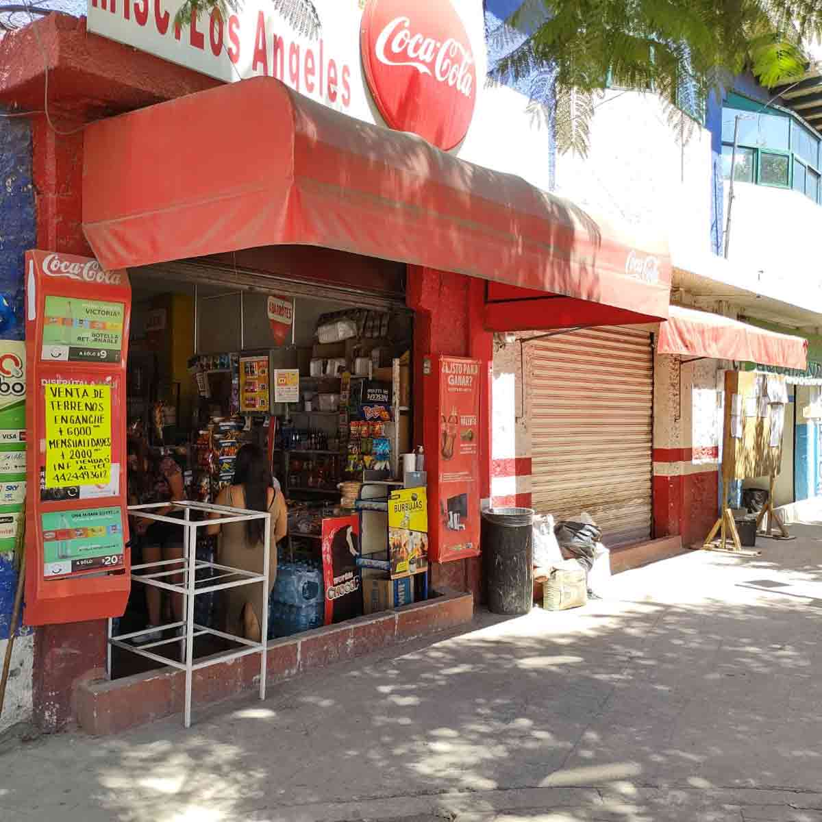 Alistan apoyos económicos para comerciantes por obras en Santa Bárbara. Foto: Víctor Xochipa