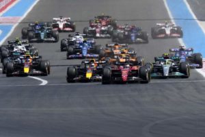 'Checo' Pérez se cae del podio en el Gran Premio de Francia; finaliza cuarto
