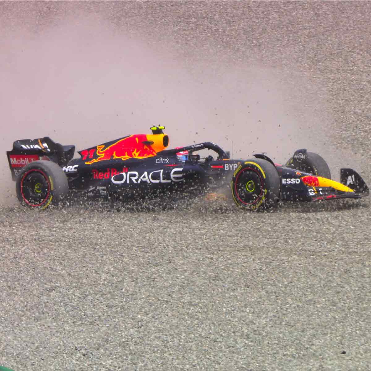 Los comisarios de la carrera investigaron el incidente e impusieron cinco segundos de sanción a Russell. / Foto: Twitter F1