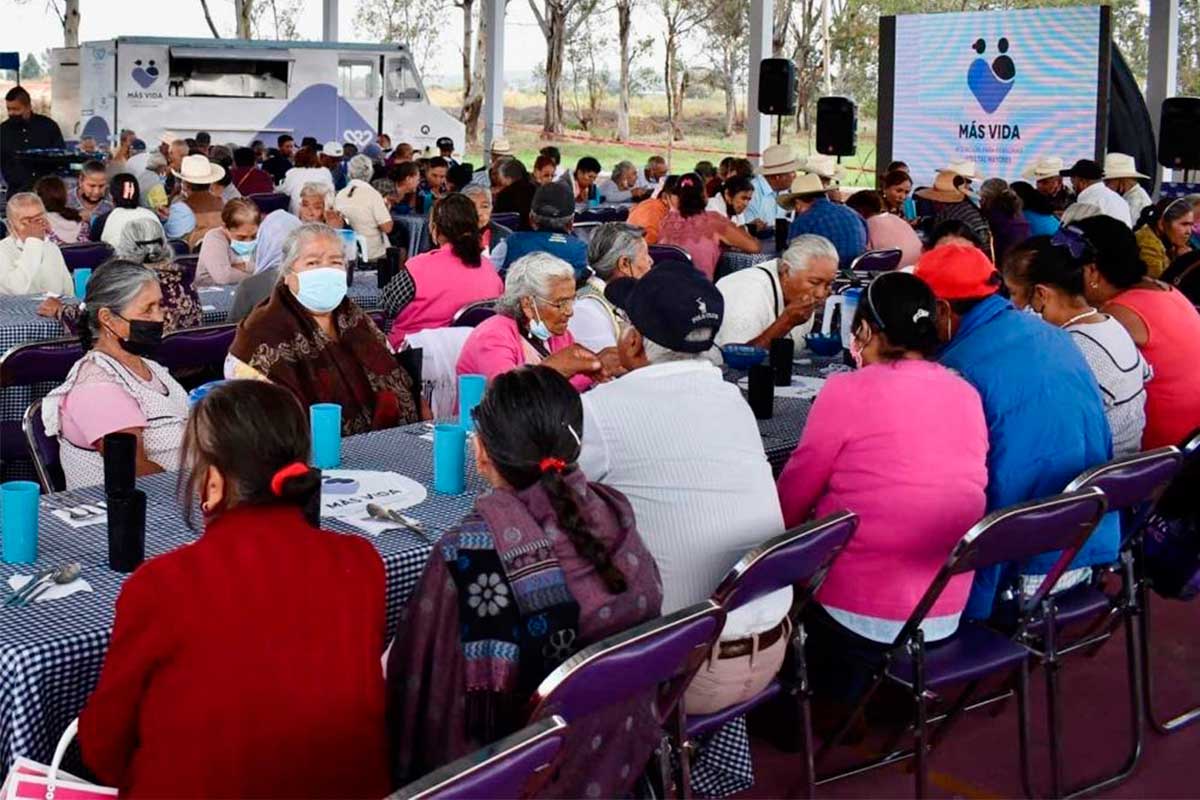 Adultos mayores de El Marqués reciben el programa 'Más Vida' / Foto: Especial