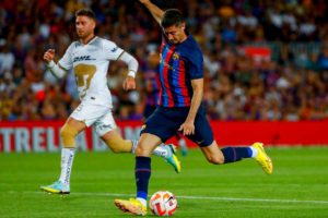 Barcelona vende más activos para registrar a Lewandowski