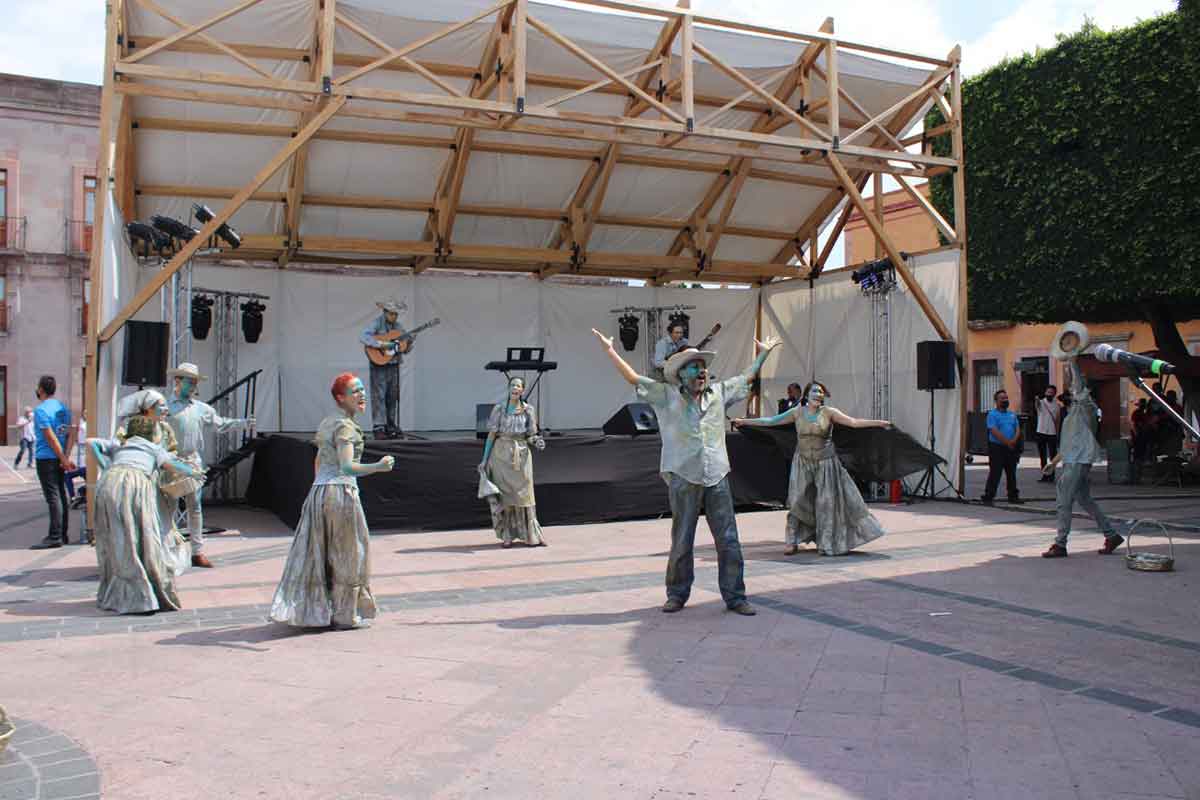 El Festival Internacional Querétaro Experimental ha tomado plazas públicas, andadores y rincones del Centro Histórico./ Especial