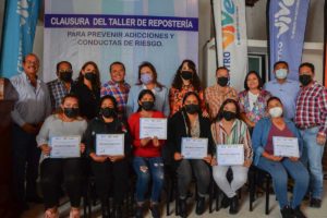 Mujeres concluyen Taller de Repostería que organiza el Centro Vive