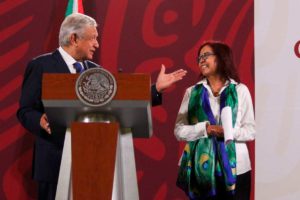 Leticia Ramírez, garantía de reforzar la educación: AMLO