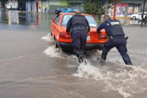 Lluvia causa accidentes en San Juan del Río