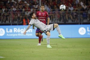Messi anota doblete y espectacular chilena en debut liguero del PSG
