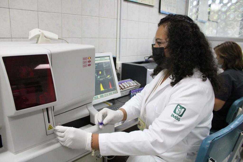 Recibe laboratorio del IMSS Querétaro reconocimiento Nacional de Evaluación Externa de Calidad 2021-2022