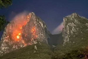Se incendia el Cerro de la Silla en Nuevo León