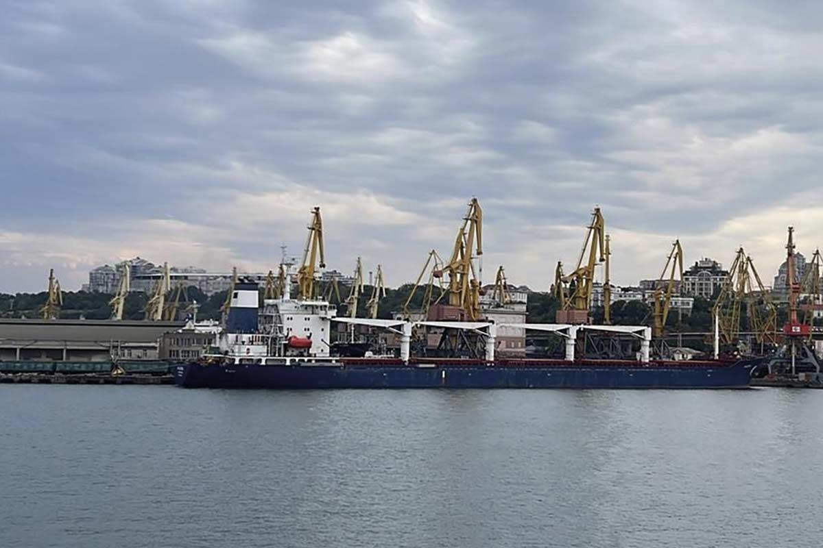 Se espera que más barcos salgan de los puertos de Ucrania a través de los corredores seguros. / Foto: AP