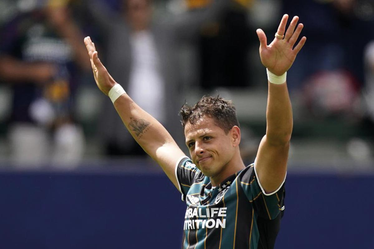 Acostumbrados a ser antagonistas, Carlos Vela y Javier Hernández romperán la dinámica y compartirán filas en el equipo de estrellas de la MLS. / Foto: AP