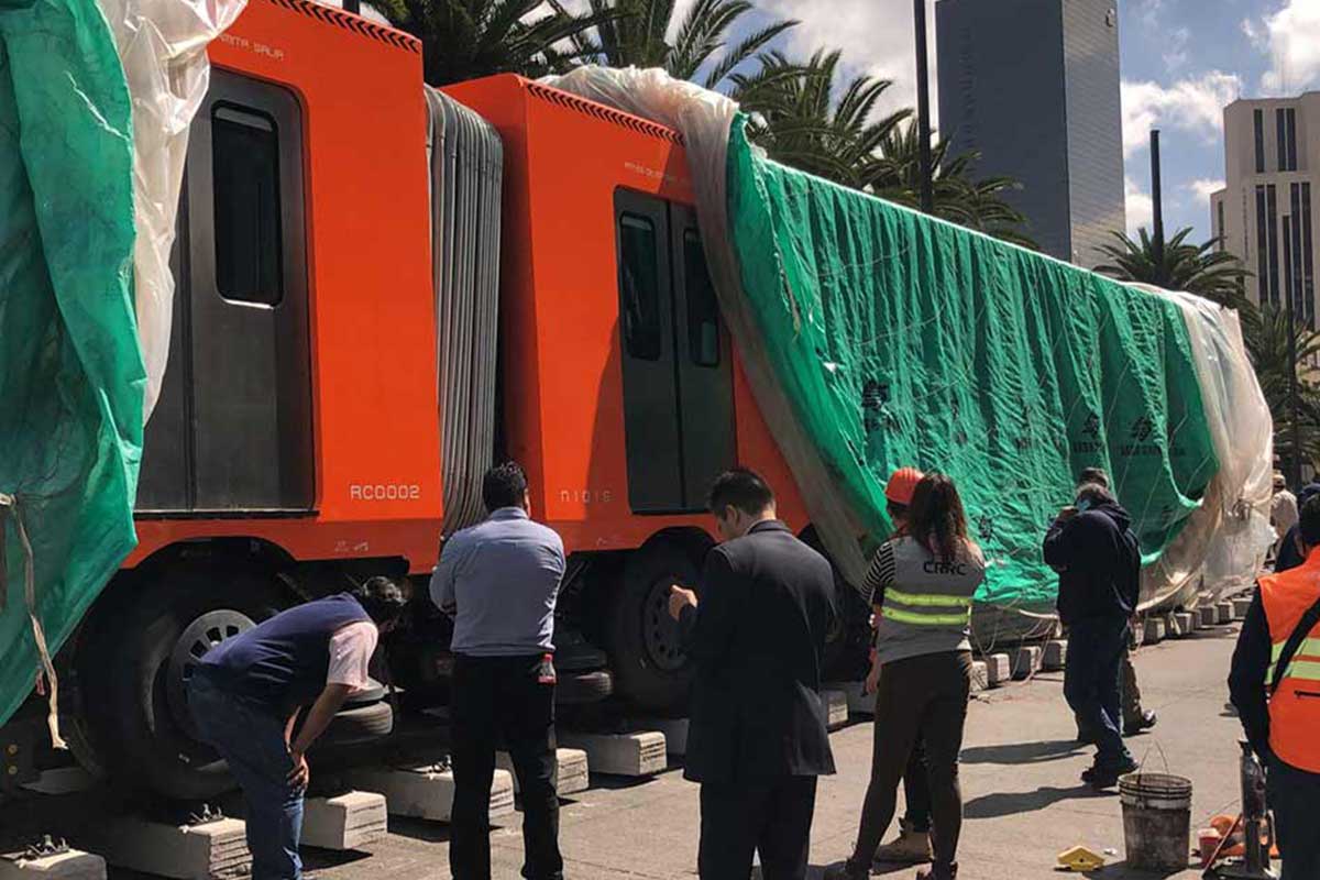 El primer tren de la Nueva Línea 1 Metro será exhibido en el Monumento a la Revolución. / Excélsior
