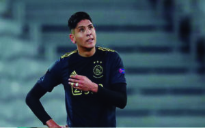 Edson Álvarez molesto con el Ajax por no aceptar 50 mde del Chelsea