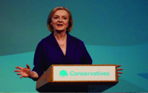 Liz Truss, la primera ministra de Reino Unido que "va directo al huracán"