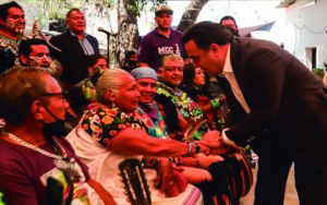 Develan placa por el 150 aniversario de la Mesa Central Chichimeca