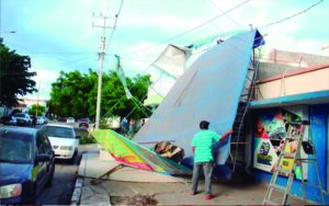 Habitantes de Sinaloa son sorprendidos por un tornado