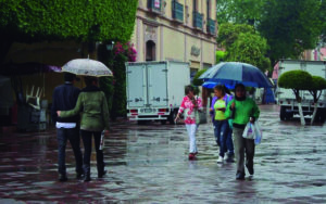 Disminuyen las ventas a causa de lluvias en Querétaro