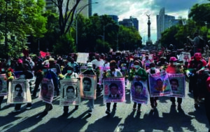 Acusa Encinas espionaje para desacreditar Caso Ayotzinapa