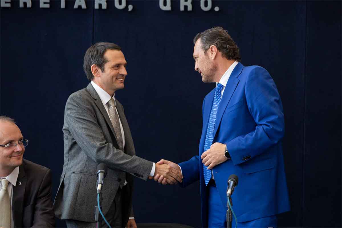 El gobernador de Querétaro Mauricio Kuri estrechó lazos comerciales con Francia. / Foto: Especial