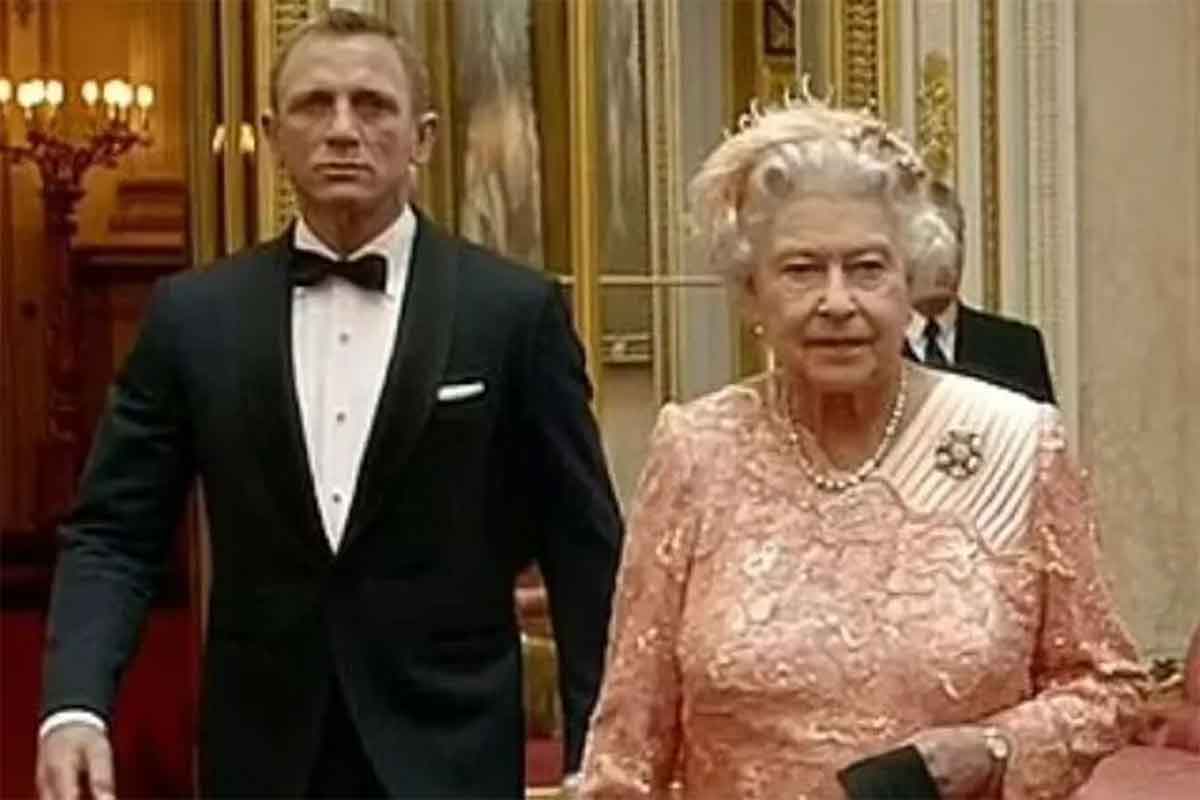Daniel Craig interpretó a James Bond a lado de la reina Isabel II. / Foto: Especial