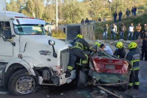 Tráiler embiste a un vehículo en la México-Querétaro