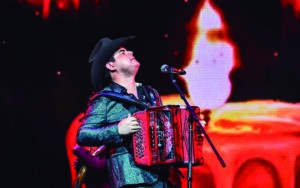 Alfredo Olivas sufre atentado antes de concierto en Rodeo Texcoco