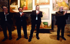 Mauricio Kuri y Luis Nava aplauden el retablo Promenade de Carbonell