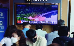 Corea del Norte lanza misil a Mar de Japón, alertan a la población