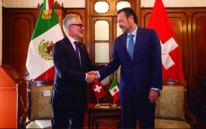 Mauricio Kuri consolida relaciones con embajador de Suiza en México