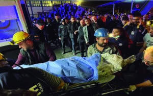 Reportan más de 40 muertos por explosión de mina en Turquía