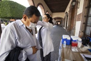 Aplicadas 287 mil 378 dosis de vacuna contra influenza en Querétaro
