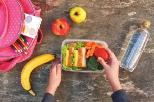 Escuelas participan en la nutrición infantil
