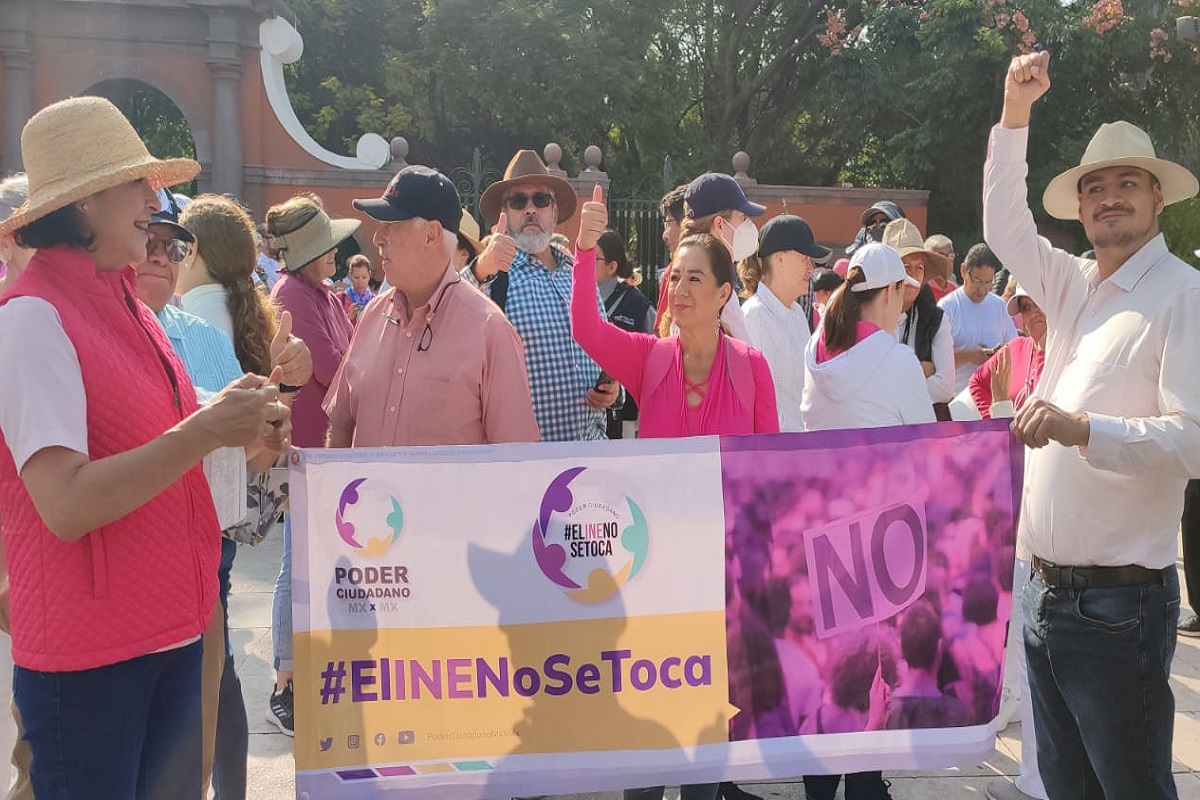 Marcha en defensa del INE en Querétaro / Foto: Víctor Xochipa