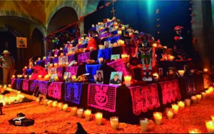 Policías del municipio de Querétaro ponen mega altar a compañeros