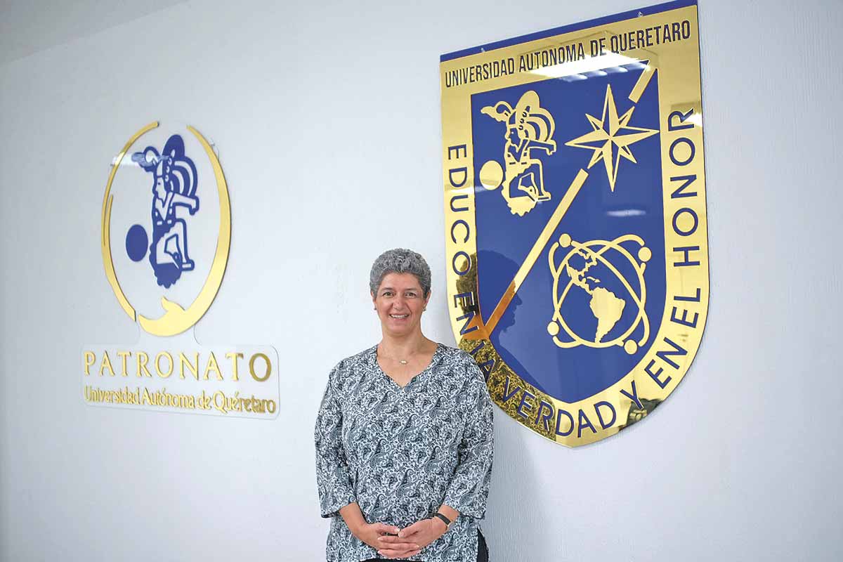 La rectora Teresa García Gasca reconoció la disposición de Mauricio Kuri para otorgar un 13% de incremento al presupuesto de la Universidad. Foto: Especial
