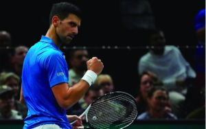 Novak Djokovic vence a Tsitsipas y jugará otra final en París-Bercy