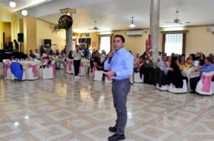 Convive Roberto Sosa Pichardo con trabajadores al servicio del municipio
