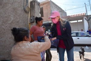 Querétaro: Familias vulnerables reciben cena navideña
