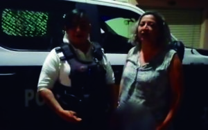 Policías de la SSPMQ apoyan a niño extraviado y lo lleva con su familia