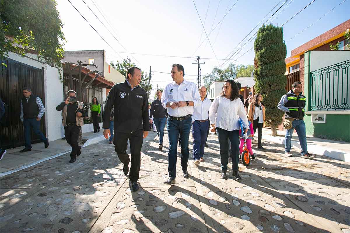 Mauricio Kuri y el alcalde de San Juan del Río, Roberto Cabrera, realizaron un recorrido. / Foto: Especial